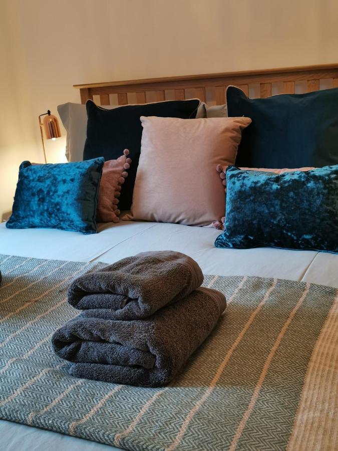 Eldon Row - Stylish Character Apartments - Central Location 1 & 2 Bed Available Dolgellau Kültér fotó