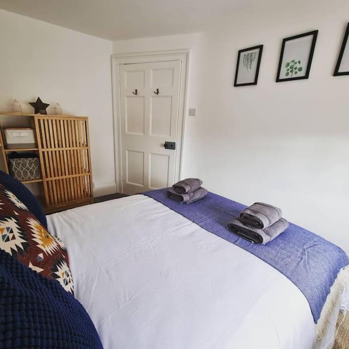 Eldon Row - Stylish Character Apartments - Central Location 1 & 2 Bed Available Dolgellau Kültér fotó