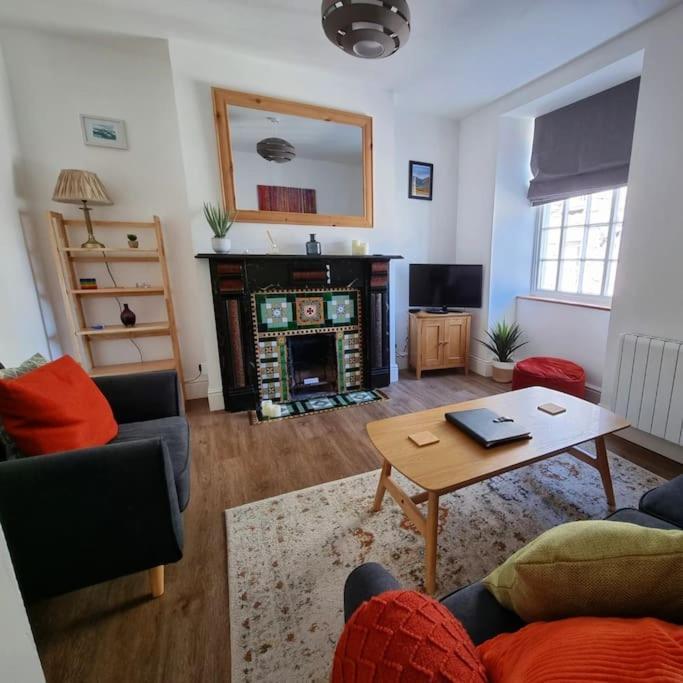 Eldon Row - Stylish Character Apartments - Central Location 1 & 2 Bed Available Dolgellau Kültér fotó