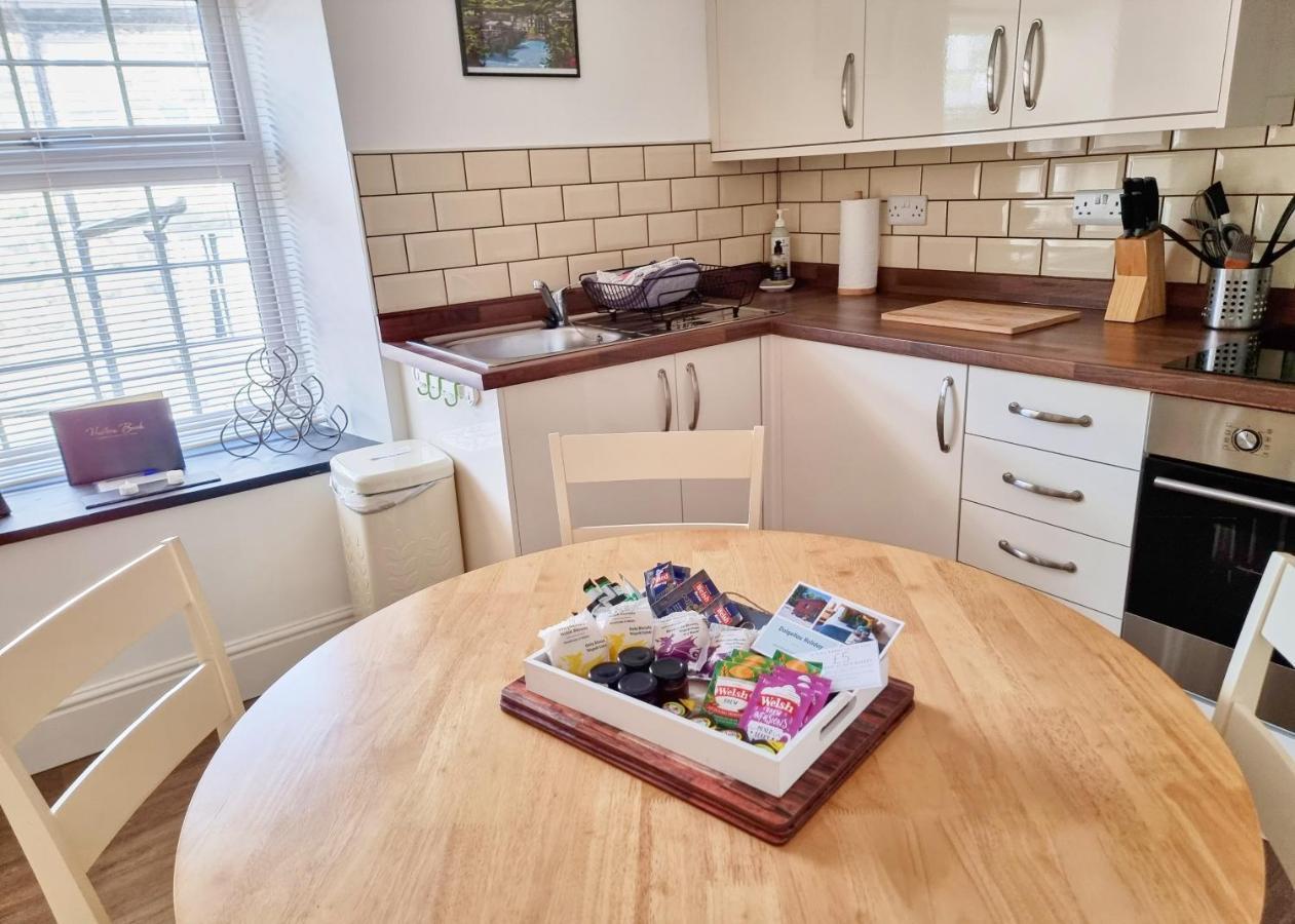 Eldon Row - Stylish Character Apartments - Central Location 1 & 2 Bed Available Dolgellau Kültér fotó